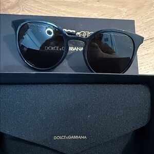 🛒Dolce & Gabbana Classic Black Sunglasses